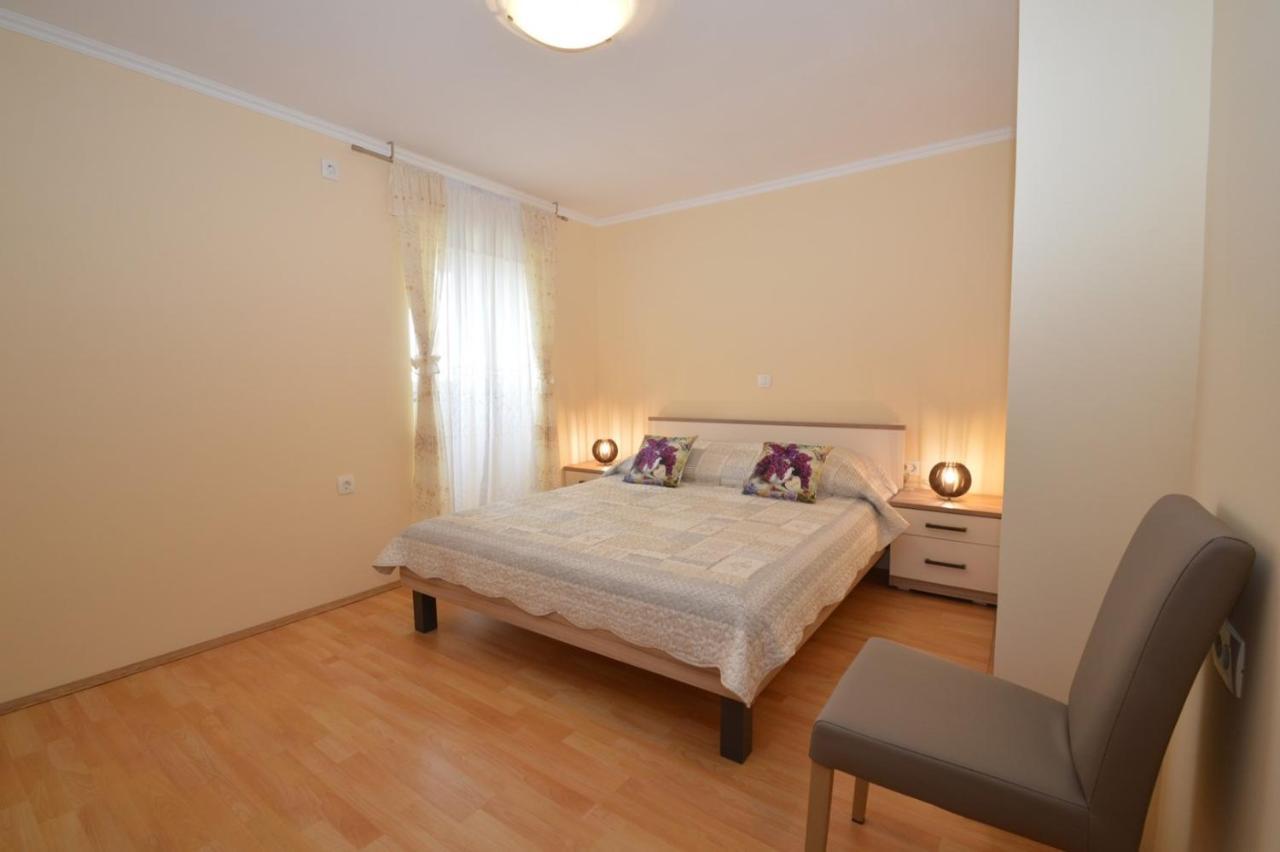 Apartment Hrasta Vrana  Zewnętrze zdjęcie